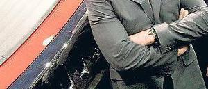 Starke Aussichten. Kaliforniens Gouverneur Arnold Schwarzenegger ist ein erklärter Befürworter von Elektroautos, hier vor der E-Version eines Hummer. 