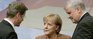 FDP-Vorsitz Guido Westerwelle (l), Bundeskanzlerin Angela Merkel (CDU) und CSU-Chef Horst Seehofer. -