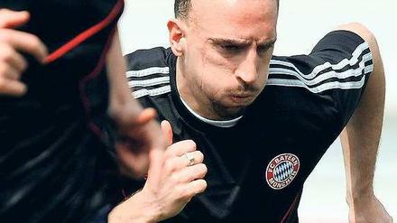 Andere Probleme. Frank Ribéry wirkte im Abschlusstraining gedankenverloren. Foto: ddp