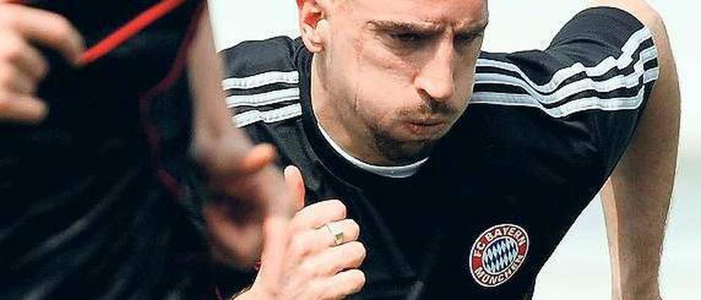 Andere Probleme. Frank Ribéry wirkte im Abschlusstraining gedankenverloren. Foto: ddp