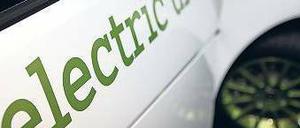 Forschungsfahrzeug. Autos wie den Elektro-Smart kann man noch nicht kaufen. Um wettbewerbsfähig zu werden, braucht die Industrie Zeit und Geld. 