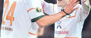 Zwei im Glück. Marin (r.) und Pizarro erzielten für Werder beide Tore. Foto: ddp