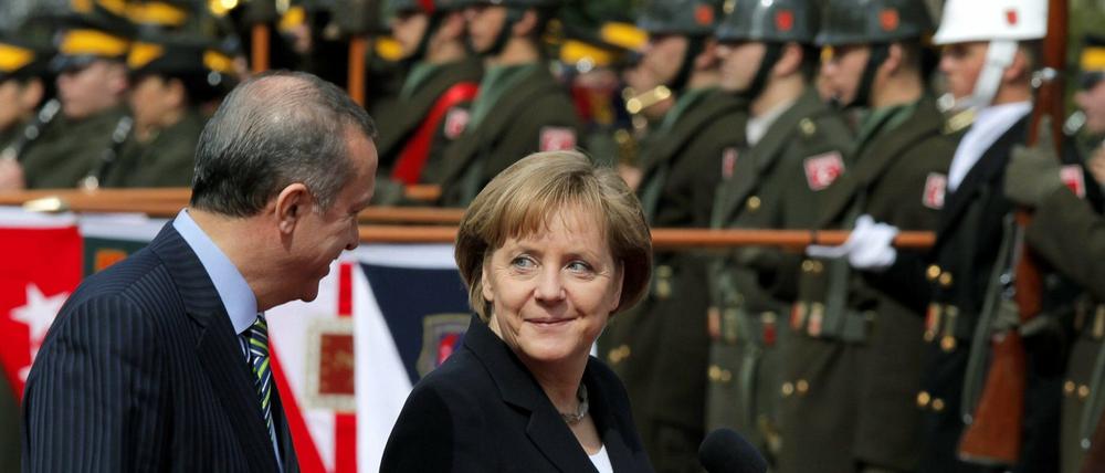 Bundeskanzlerin Merkel ist zu Gast beim türkischen Ministerpräsidenten Recep Tayyip Erdogan.