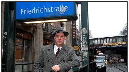 Andrej Hermlin, Chef des Swing-Dance-Orchesters ist fasziniert von der Friedrichstraße.