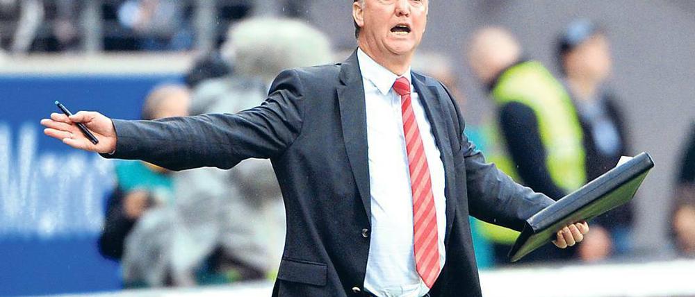 Drei Titel im Blick. Obwohl seine Mannschaft zuletzt schwächelte, gibt sich Bayern-Trainer Louis van Gaal momentan äußerst selbstbewusst.