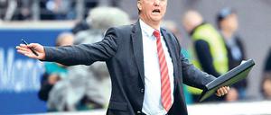 Drei Titel im Blick. Obwohl seine Mannschaft zuletzt schwächelte, gibt sich Bayern-Trainer Louis van Gaal momentan äußerst selbstbewusst.