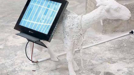 Ziege online. Skulptur von Stephan Dillemuth bei der Manifesta. 