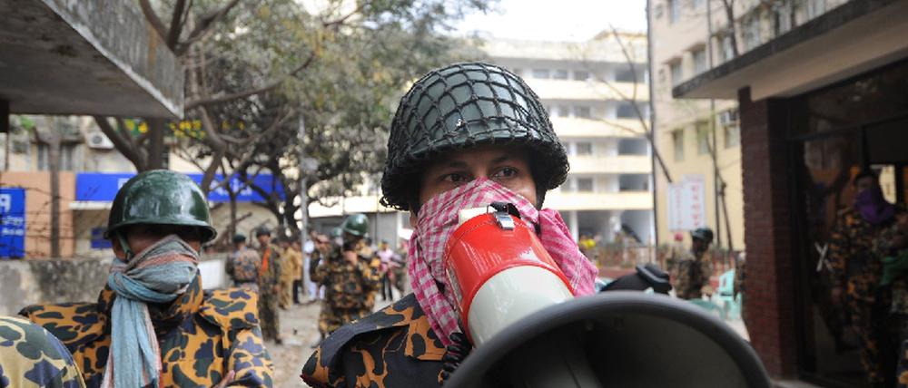 Aufständische Soldaten in Dhaka. 