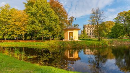Paradiesisch. Der Gartenbaumeister Lenné löste die ursprüngliche Strenge des 120 Hektar großen Schlossparks Ludwigslust auf, um ihn noch natürlicher wirken zu lassen. 
