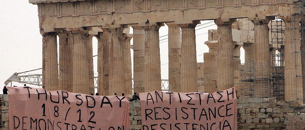 Proteste auf der Akropolis von Athen - "Widerstand"