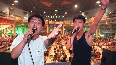 QINGDAO-BEER FEST-KARAOKE-1