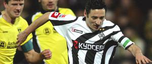 Oliver Neuville (rechts) rettete den Punkt