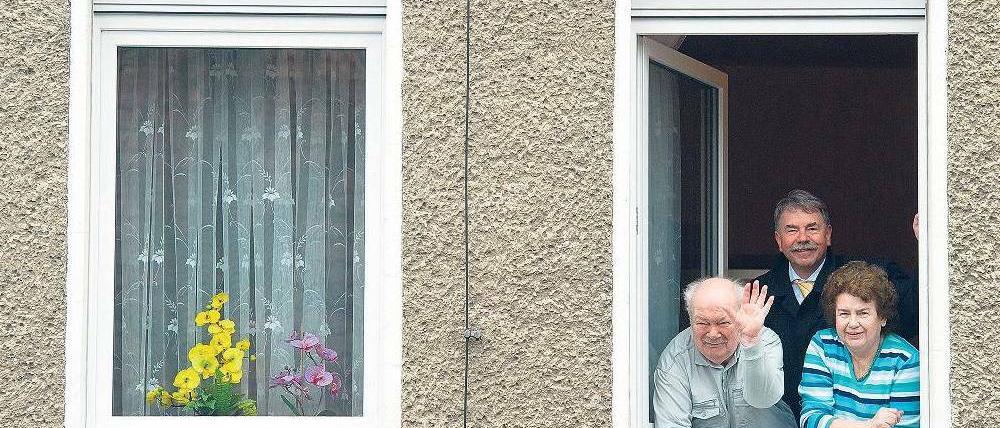 Lärmgeschützt. Ein Ehepaar in Waltersdorf im Landkreis Dahme-Spreewald hat sich bereits Schallschutzfenster einbauen lassen. Foto: dpa