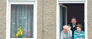Lärmgeschützt. Ein Ehepaar in Waltersdorf im Landkreis Dahme-Spreewald hat sich bereits Schallschutzfenster einbauen lassen. Foto: dpa