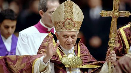 Der Papst bei der Arbeit. In Berlin ist eine Visite ohne Gottesdienst geplant.