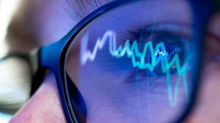 Kurs im Blick: Die Deutschen gelten als ängstlich beim Thema Aktien.
