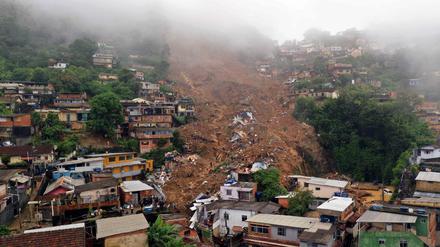 Luftaufnahme nach einer Schlammlawine in Petropolis, Brasilien, am 16. Februar 2022.