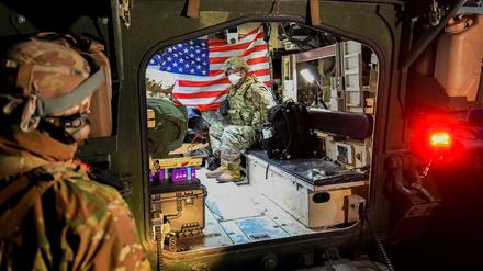 Die USA haben 6500 zusätzliche Soldaten nach Polen und Rumänien verlegt und weitere 8500 in erhöhte Alarmbereitschaft versetzt.