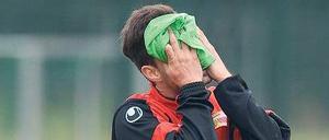 Schwerer Kopf. Für Felipe Gallegos war das Trainingslager früh beendet.