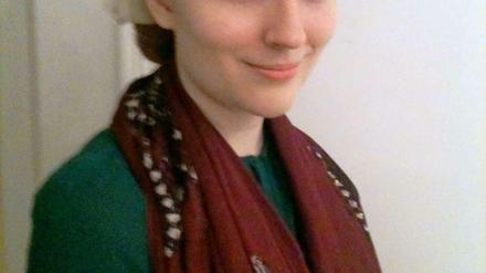 Laurence im Aung San Suu Kyi-Look.