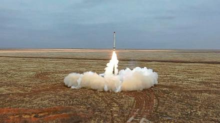 Das russische Verteidigungsministerium verbreitet Bilder einer russischen Iskander-K-Rakete.