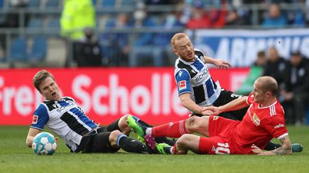 Zurück auf dem Boden. Nach drei Niederlagen in Folge spricht beim 1. FC Union (rechts Sven Michel) erstmal niemand mehr vom Europapokal.