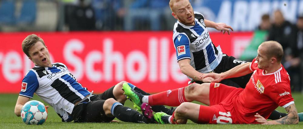 Zurück auf dem Boden. Nach drei Niederlagen in Folge spricht beim 1. FC Union (rechts Sven Michel) erstmal niemand mehr vom Europapokal.