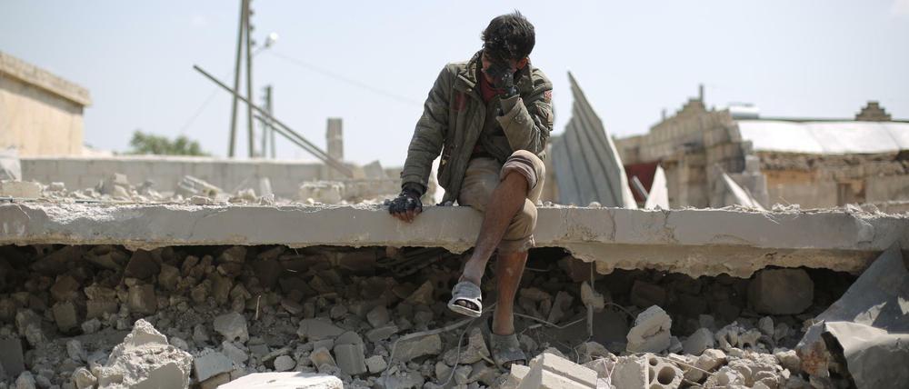 Einer Trümmerlandschaft gleichen weite Teil der umkämpften Provinz Idlib. Viele Syrer sind auf Nothilfe angewiesen.