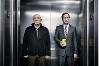 Jonathan Banks (l.) und Bob Odenkirk in einer Szene der zweiten Staffel der Serie "Better Call Saul".