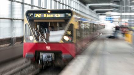Ring unterbrochen. Bei der S-Bahn gibt es eine Großstörung.