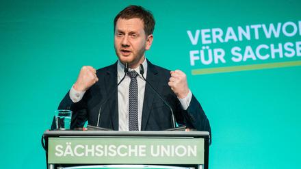 Sachsens Ministerpräsident Michael Kretschmer (CDU) spricht vor Delegierten auf dem Sonderparteitag der sächsischen CDU.
