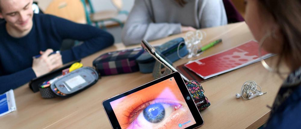 Lernen mit Tablet. Wovon viele staatliche Schulen nur träumen können - an der New school ist es Normalität. (Symbolbild)