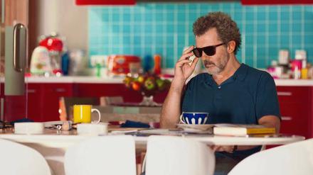 Alter Ego. Antonio Banderas verkörpert den depressiven Filmemacher Salvador Mallo. In Cannes erhielt er dafür eine Goldene Palme.
