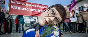 Demonstration für besseren Klimaschutz vor dem Kanzleramt.