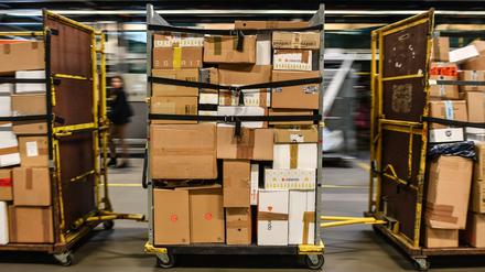 Im Schnitt werde jedes sechste Paket zurückgeschickt, sagen die Grünen.