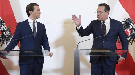 Heinz-Christian Strache (r), Vizekanzler von Österreich und FPÖ-Chef, neben Bundeskanzler Sebastian Kurz