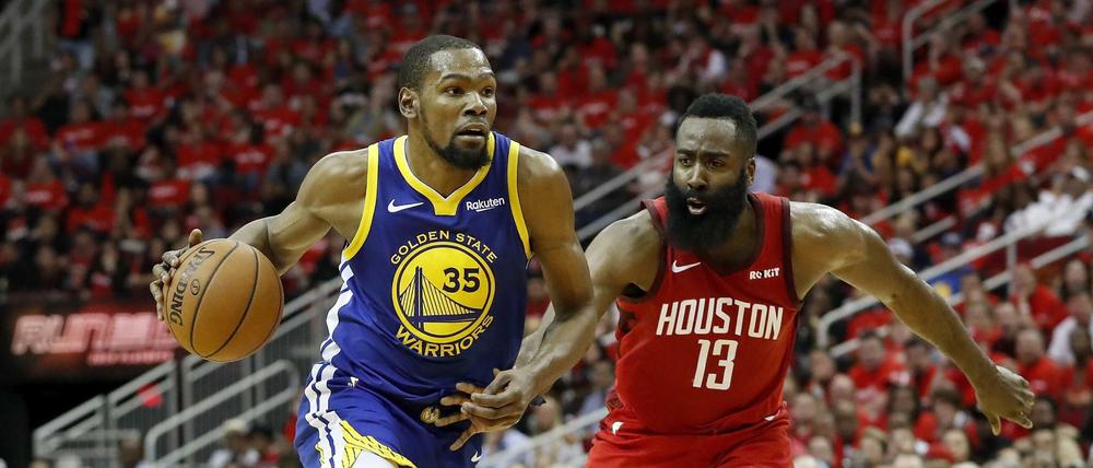 MVPs unter sich. James Harden (rechts) und Kevin Durant (links) wurden in der vergangenen Saison zu den besten Spielern der Hauptrunde (Harden) sowie der Finals (Durant) gewählt.
