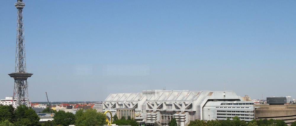 Blick auf den Funkturm und das ICC am Messedamm in Berlin-Charlottenburg.