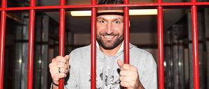 Torsten Mattuschka, 38, erlebte seine beste Zeit als Fußballer beim 1. FC Union. Inzwischen hat er seine Karriere beendet und ist Co-Trainer bei Altglienicke. Mit der Mannschaft des Regionalligisten besuchte er 2017 die Justizvollzugsanstalt Luckau-Duben.
