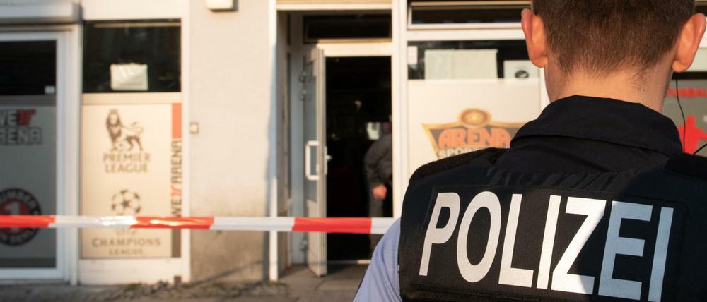 Vor dieser Bar am Britzer Damm ereignete sich im September 2018 die Tat, die jetzt zu einer Verhaftung führte.