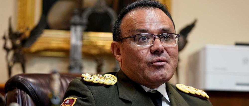 Seitenwechsel: Jose Luis Silva, Venezuelas Militärattaché in den USA