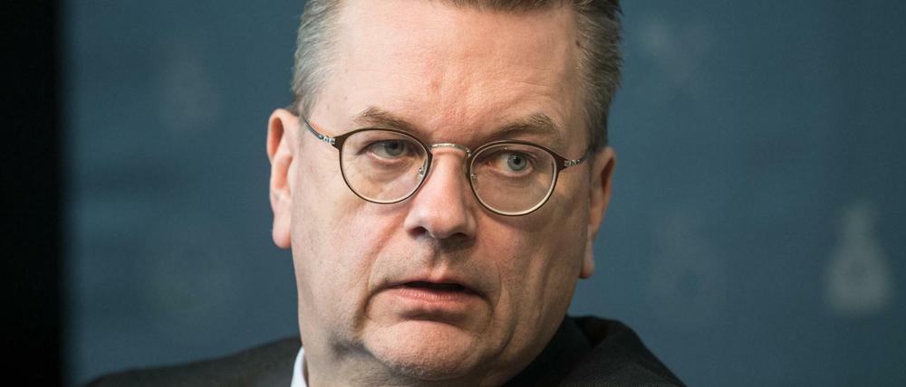 DFB-Chef Reinhard Grindel will den Amateurfußball weiter stärken.