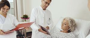 Nehmen Patienten an klinischen Studien teil, wollen sie zum medizinischen Fortschritt beitragen. Doch selbst sechs Jahre nach Studienende sind die Ergebnisse von 30 Prozent der Tests nicht veröffentlicht. 