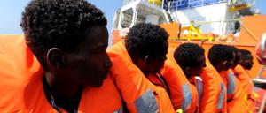 Migranten an Board des Schiffes "Aquarius".