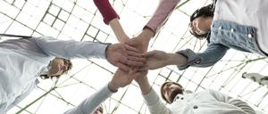 Alle für alle. Im Verein zum Beispiel kann Vertrauen und Verbindendes entstehen.