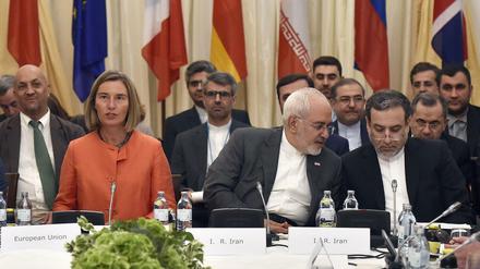 Seit Trumps Ausstieg aus dem Atom-Deal mit dem Iran suchen die übrigen Staaten nach einer Lösung. In Wien trafen sich jetzt die jeweiligen Außenminister.