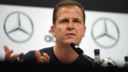 Team-Manager Oliver Bierhoff bei einer Pressekonferenz.
