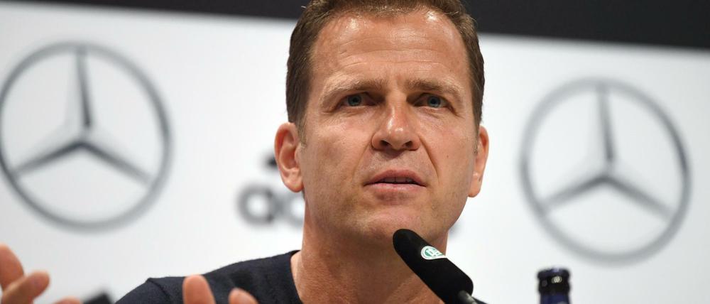 Team-Manager Oliver Bierhoff bei einer Pressekonferenz.