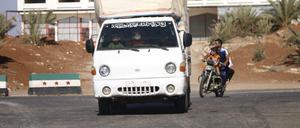 Bewohner auf dem Rückweg in ihre Heimatorte im Süden der Region Daraa. Am Freitag wurde dort von Rebellen und Regime eine sofortige Waffenruhe vereinbart.