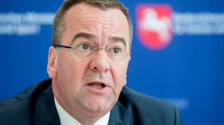 Boris Pistorius (SPD), der niedersächsische Innenminister, stellt den Verblieb der Bamf-Chefin Cordt an der Spitze der Behörde in Frage.